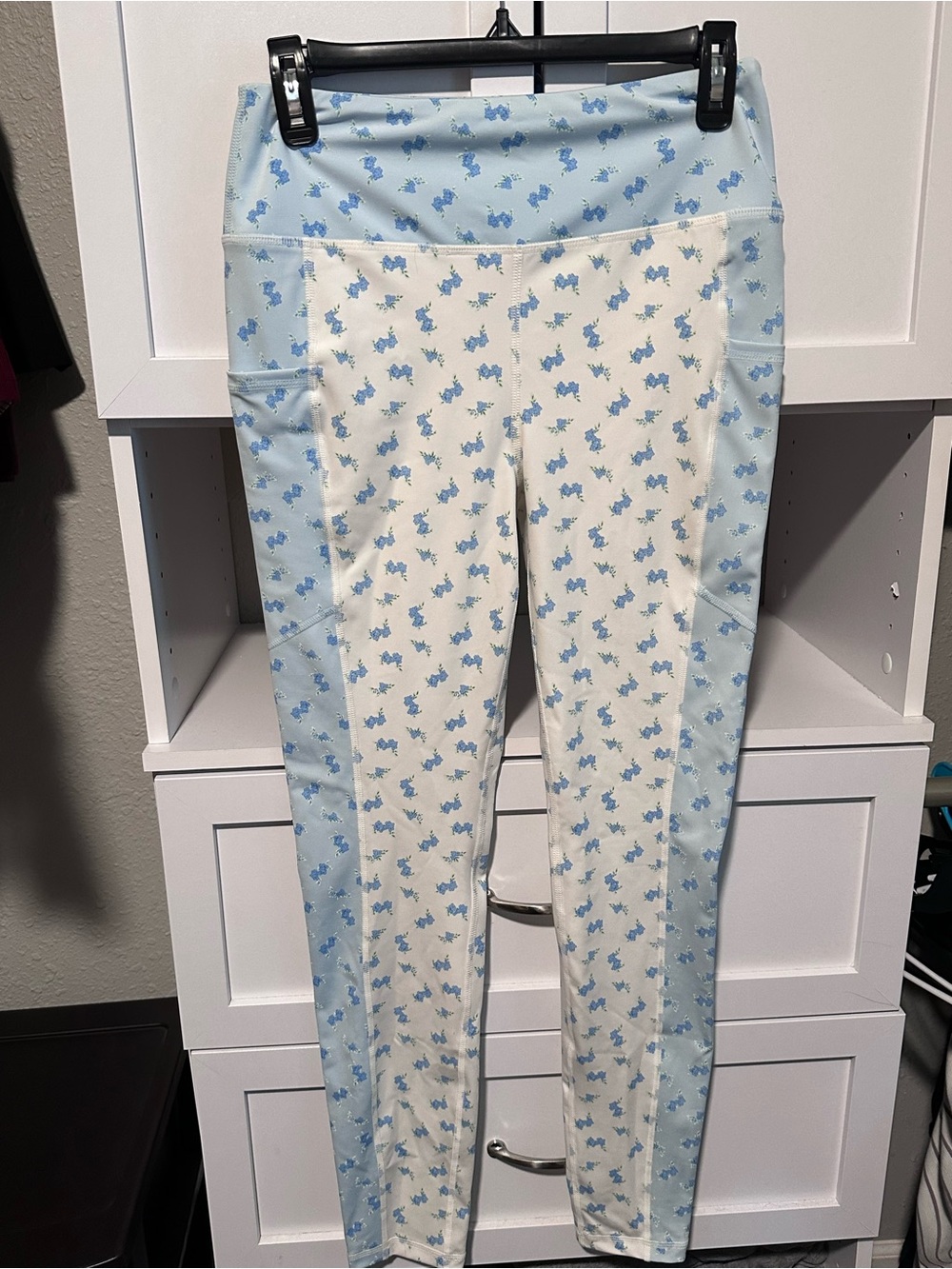 Treasures by Shabby Chic Blue Floral Pocket Leggings Size Medium